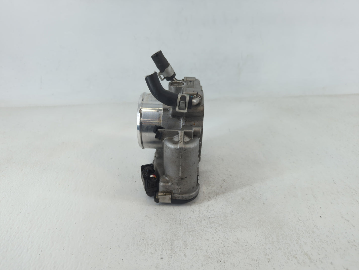 2019-2020 Hyundai Santa Fe Throttle Body P/N:35100-2G600 Fits Fits 2015 2016 2017 2018 2019 2020 2021 OEM Used Auto Parts - 