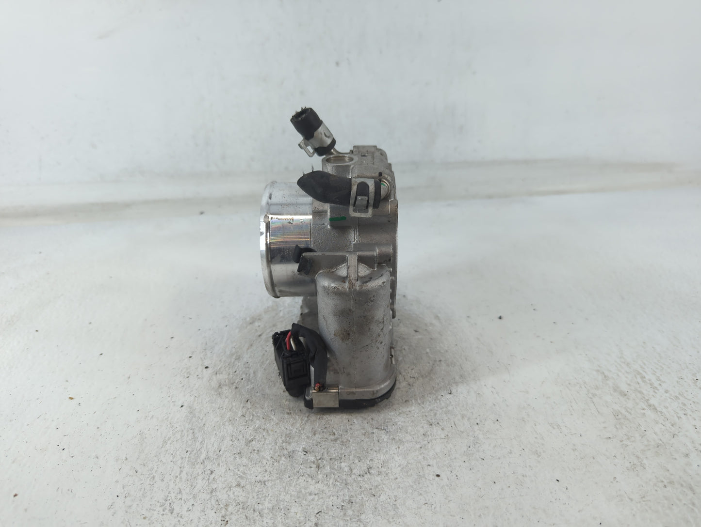 2019-2020 Hyundai Santa Fe Throttle Body P/N:35100-2G600 Fits Fits 2015 2016 2017 2018 2019 2020 2021 OEM Used Auto Parts - 