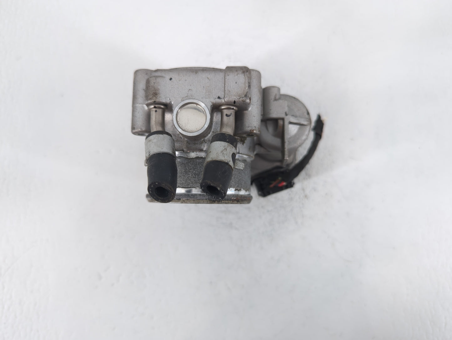 2019-2020 Hyundai Santa Fe Throttle Body P/N:35100-2G610 Fits Fits 2015 2016 2017 2018 2019 2020 2021 OEM Used Auto Parts - 