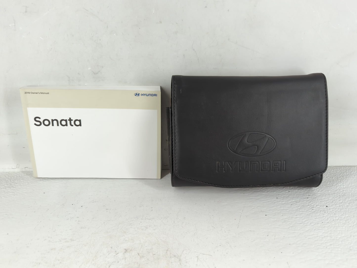 2019 Hyundai Santa Fe Owners Manual Book Guide P/N:KC10-EU8DA OEM Used Auto Parts - Oemusedautoparts1.com