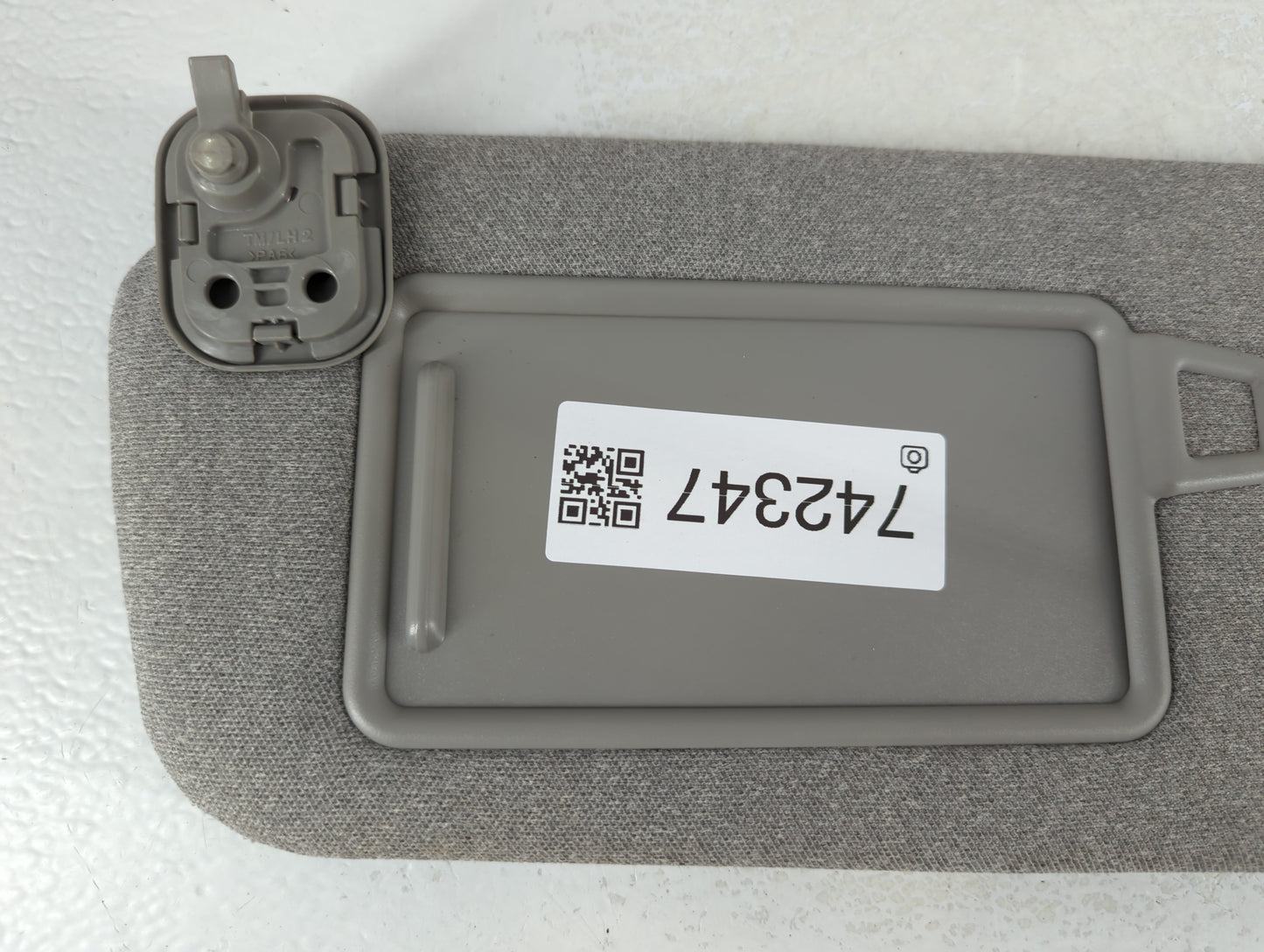 2019-2021 Hyundai Santa Fe Sun Visor Shade Replacement Driver Left Mirror Fits Fits 2019 2020 2021 OEM Used Auto Parts - Oem