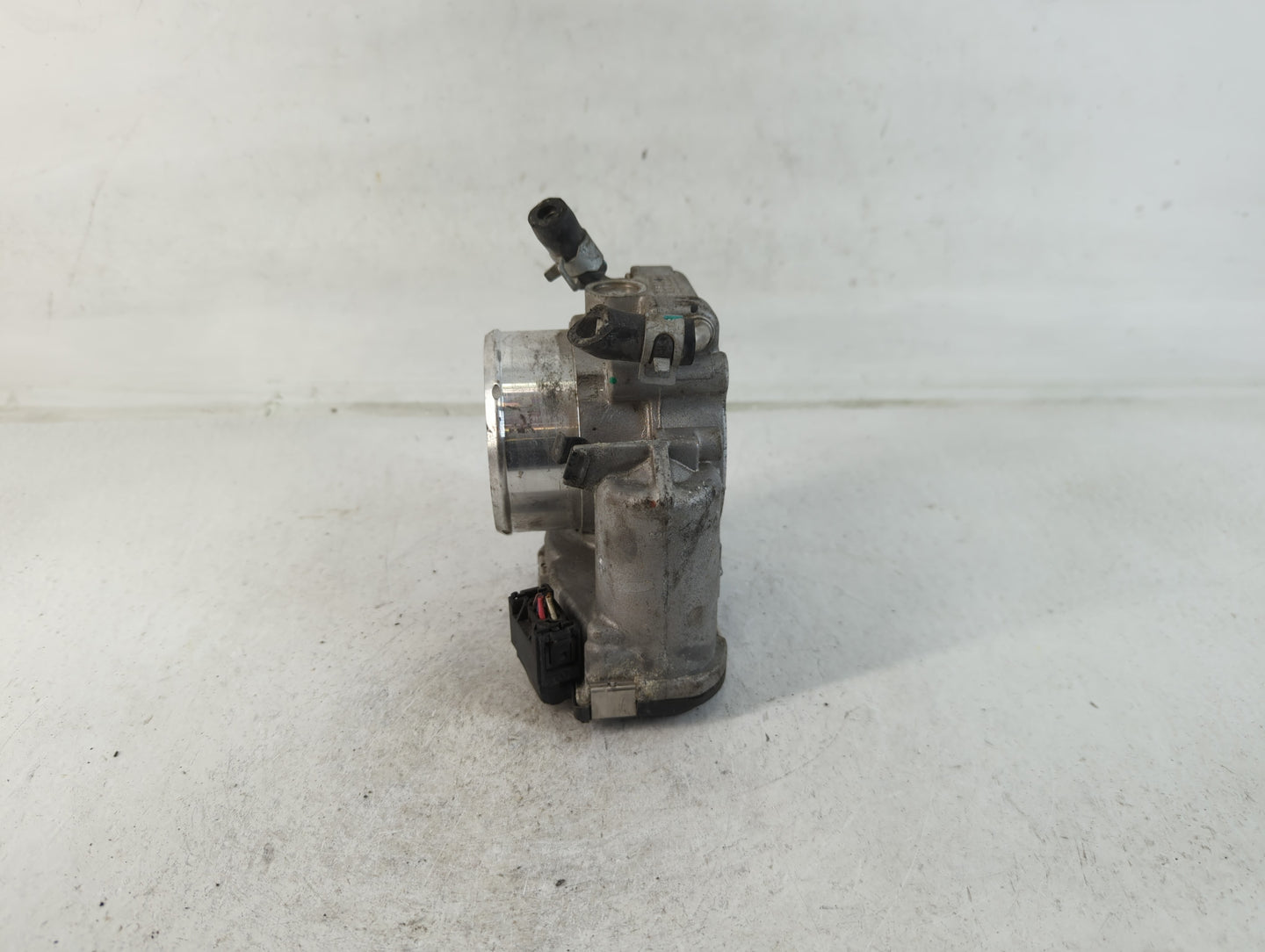 2019-2020 Hyundai Santa Fe Throttle Body P/N:35100-2G600 Fits Fits 2015 2016 2017 2018 2019 2020 2021 OEM Used Auto Parts - 