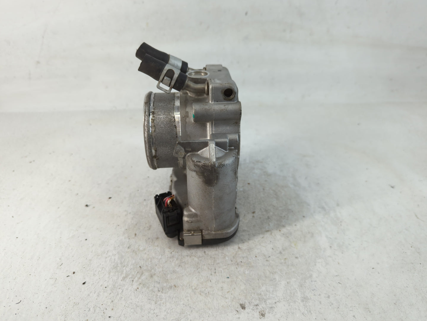 2019-2020 Hyundai Santa Fe Throttle Body P/N:35100-2G610 Fits Fits 2015 2016 2017 2018 2019 2020 2021 OEM Used Auto Parts - 