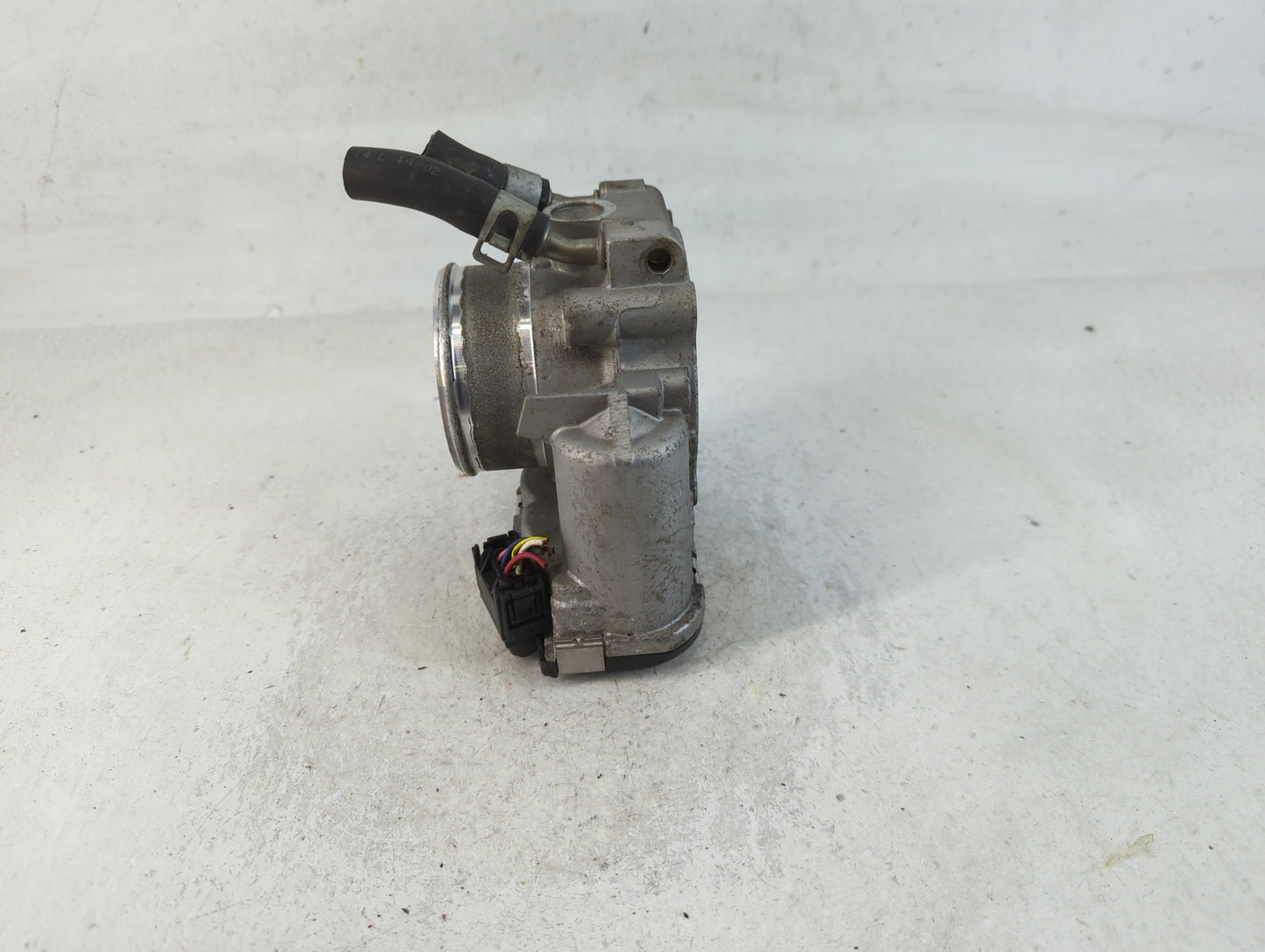 2019-2020 Hyundai Santa Fe Throttle Body P/N:35100-2G610 Fits Fits 2015 2016 2017 2018 2019 2020 2021 OEM Used Auto Parts - 