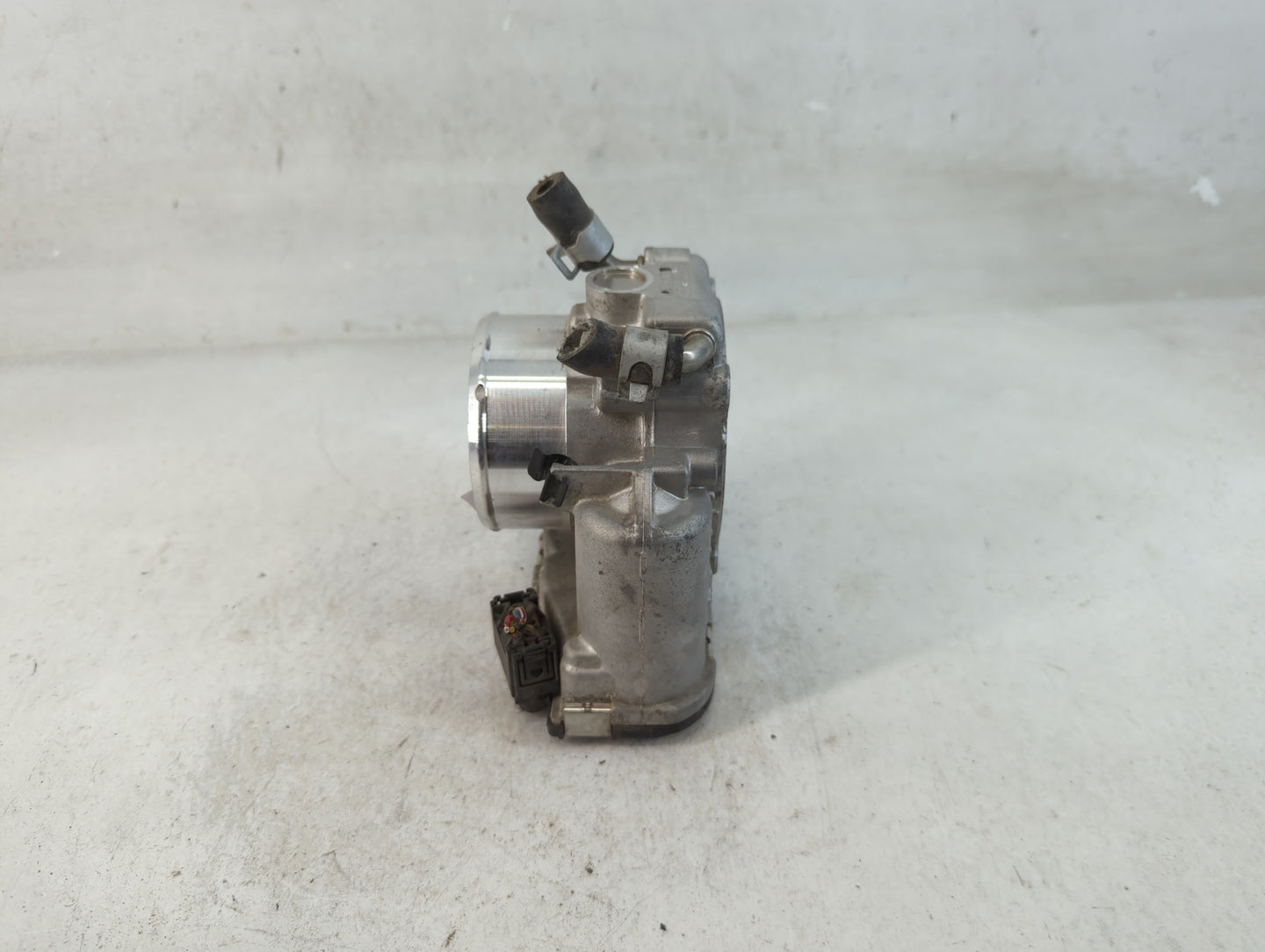 2019-2020 Hyundai Santa Fe Throttle Body P/N:35100-2G600 Fits Fits 2015 2016 2017 2018 2019 2020 2021 OEM Used Auto Parts - 