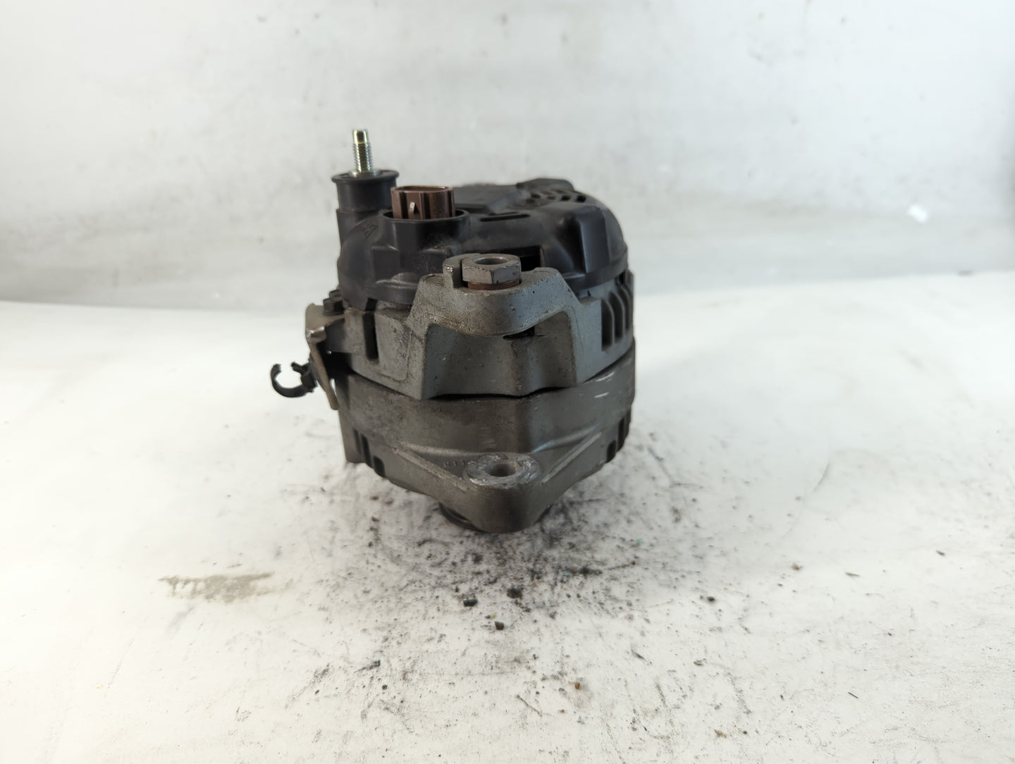 2019-2020 Hyundai Santa Fe Alternator Replacement Generator Charging Assembly Engine OEM P/N:37300-2G061 Fits OEM Used Auto 