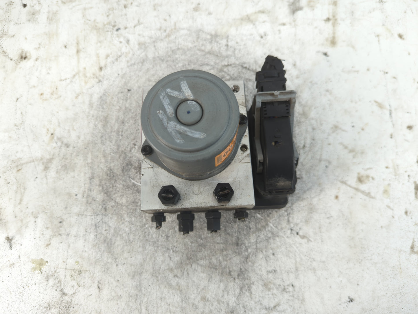 2017-2018 Hyundai Santa Fe ABS Pump Control Module Replacement P/N:61589-43200 Fits Fits 2017 2018 OEM Used Auto Parts - Oem