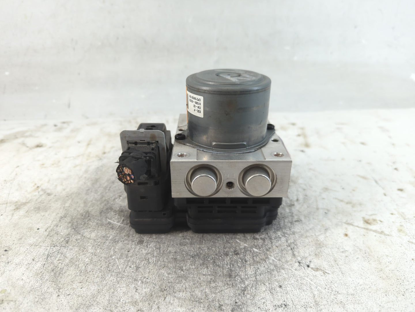 2017-2018 Hyundai Santa Fe ABS Pump Control Module Replacement P/N:61589-43200 Fits Fits 2017 2018 OEM Used Auto Parts - Oem
