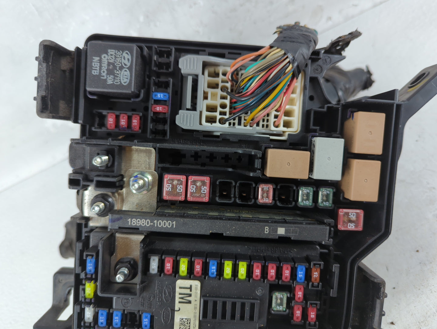 2019-2020 Hyundai Santa Fe Fusebox Fuse Box Panel Relay Module P/N:91956-S2020 Fits Fits 2019 2020 OEM Used Auto Parts - Oem