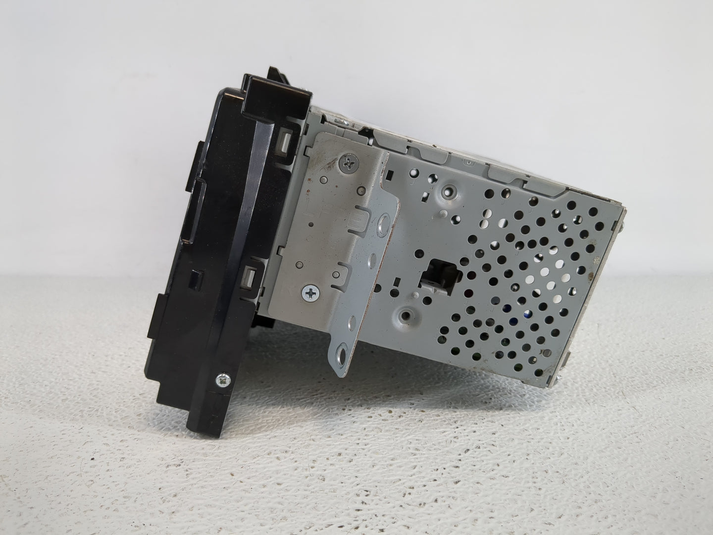 2018-2019 Hyundai Sonata Radio AM FM Cd Player Receiver Replacement P/N:96160C2UA04X Fits Fits 2018 2019 OEM Used Auto Parts