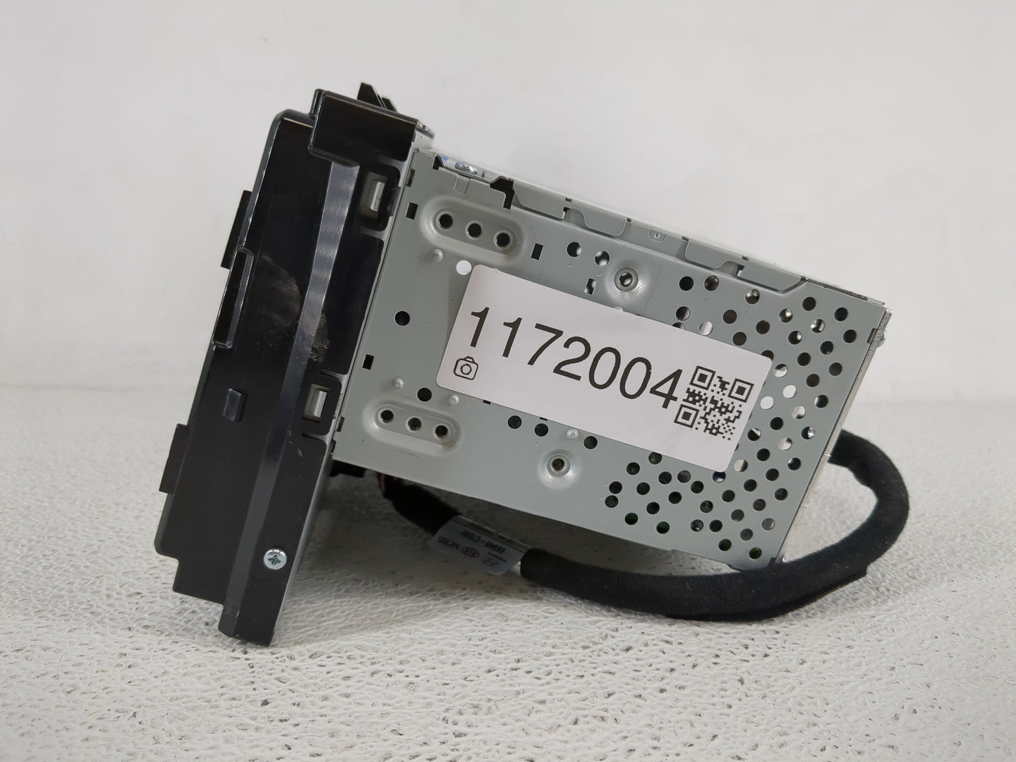 2018-2019 Hyundai Sonata Radio AM FM Cd Player Receiver Replacement P/N:96160C2UA04X Fits Fits 2018 2019 OEM Used Auto Parts