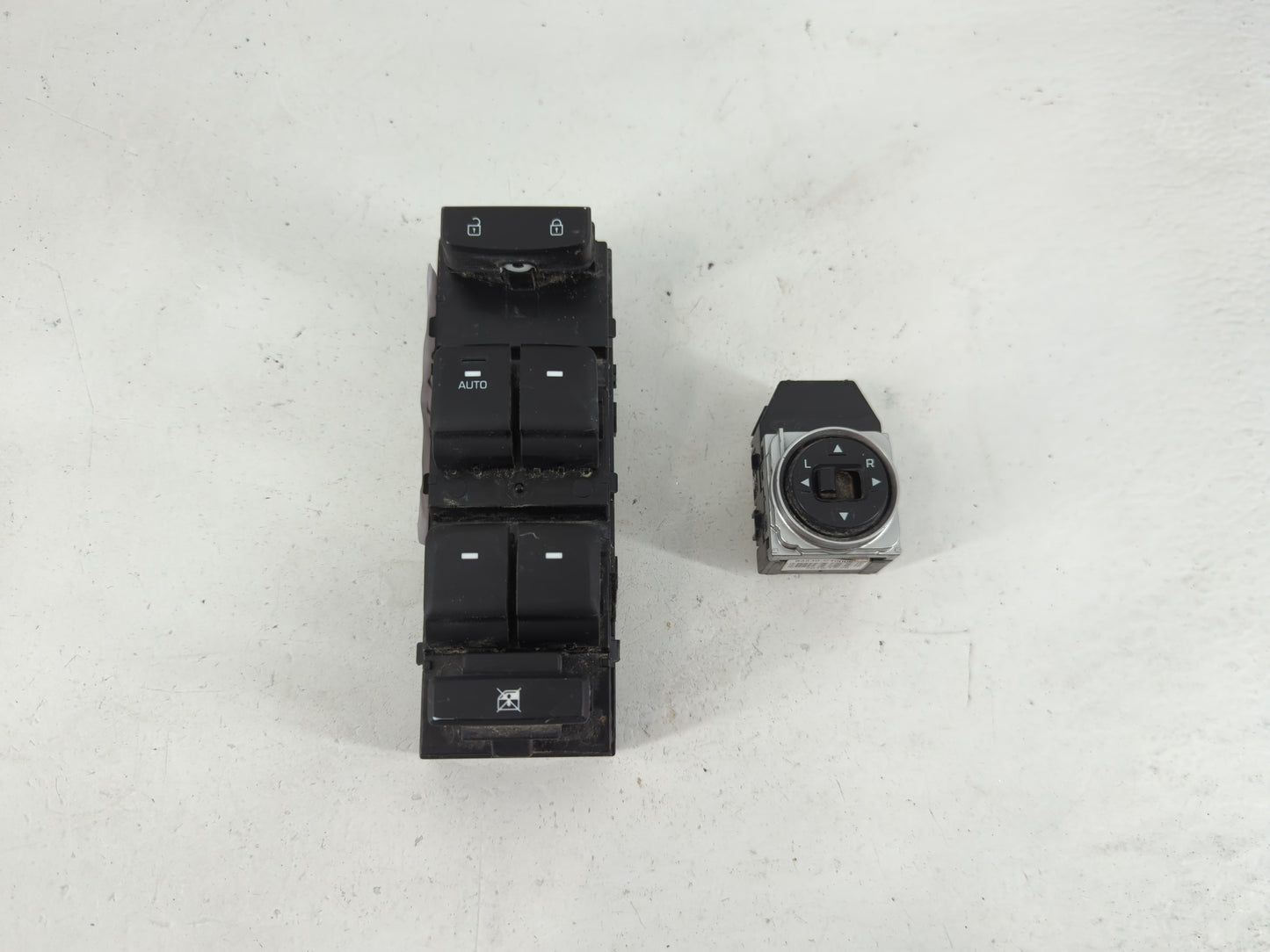 2018-2019 Hyundai Sonata Master Power Window Switch Replacement Driver Side Left P/N:93570C1000 Fits Fits 2018 2019 OEM Used