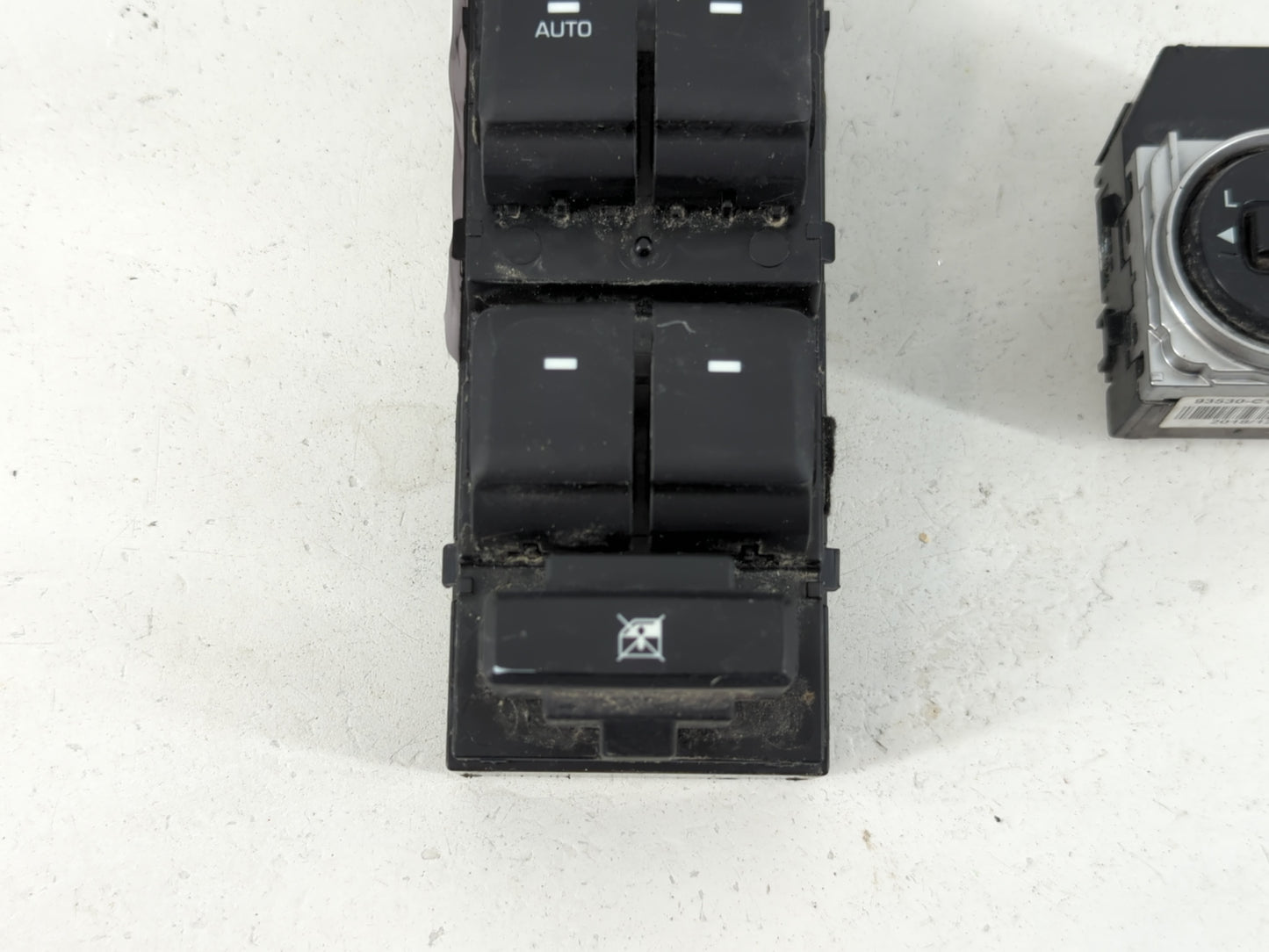 2018-2019 Hyundai Sonata Master Power Window Switch Replacement Driver Side Left P/N:93570C1000 Fits Fits 2018 2019 OEM Used