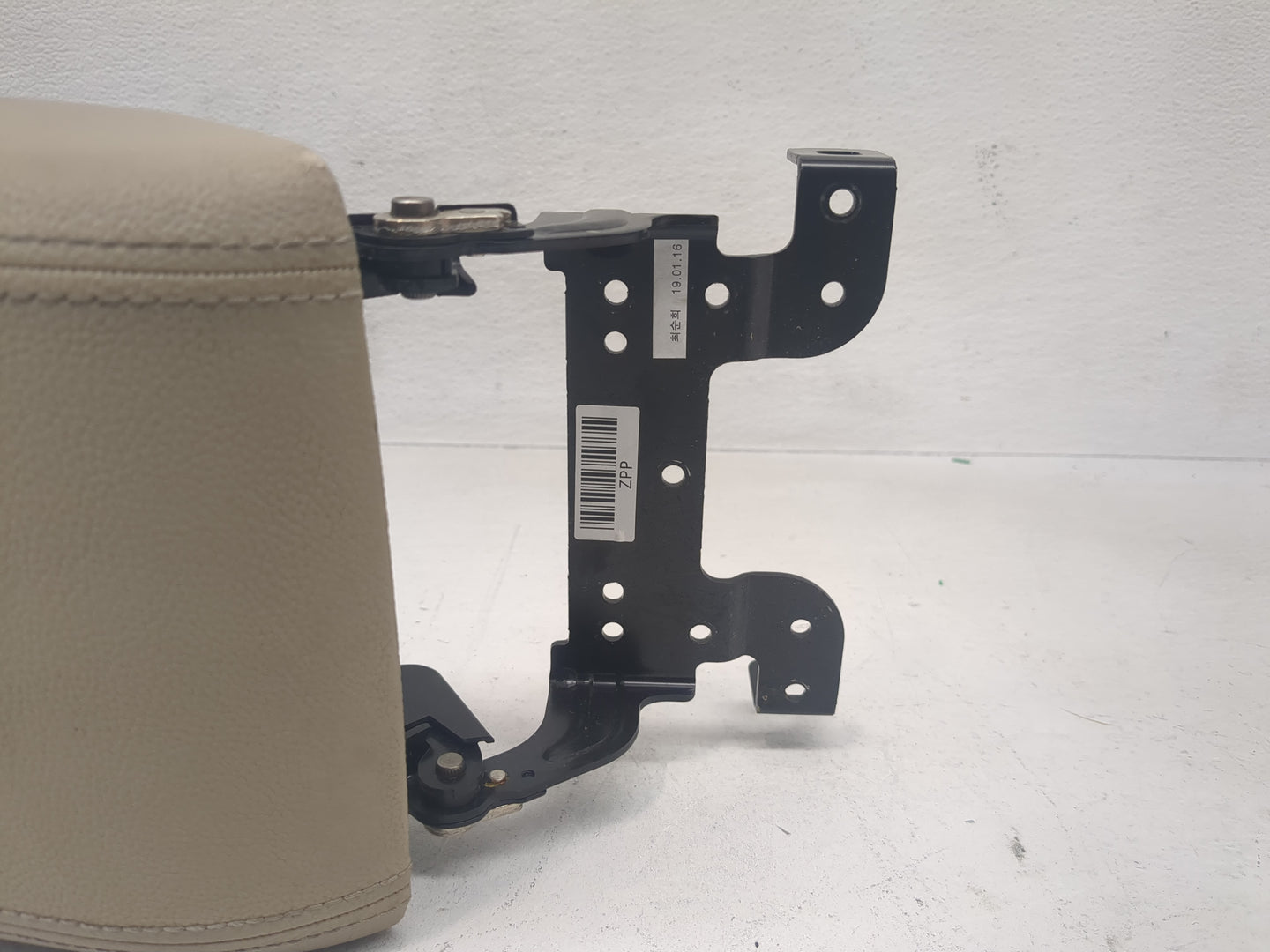 2019 Hyundai Sonata Center Console Armrest Cover Lid Fits OEM Used Auto Parts - Oemusedautoparts1.com