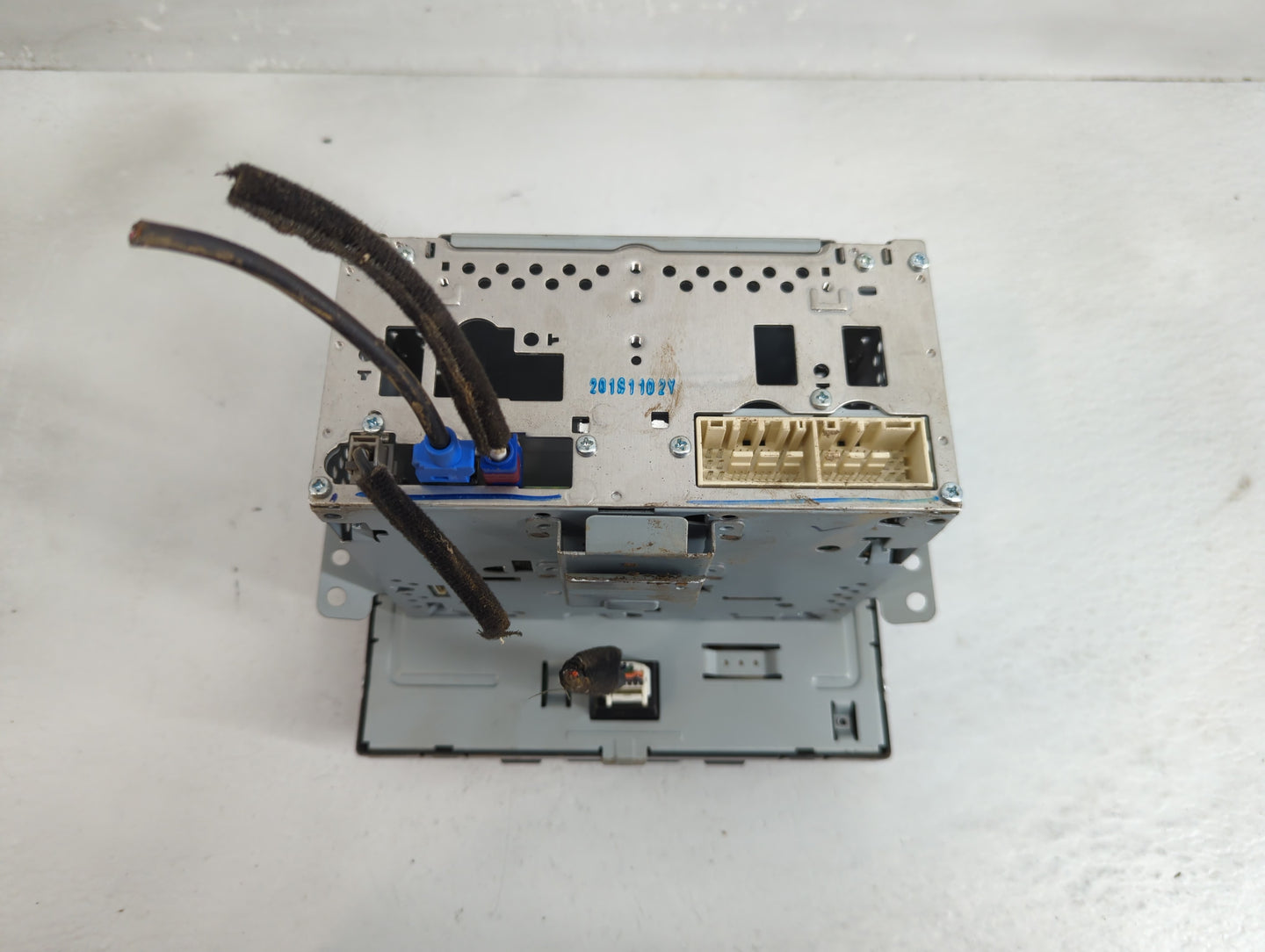 2018-2019 Hyundai Sonata Radio AM FM Cd Player Receiver Replacement P/N:96160C2UA04X Fits Fits 2018 2019 OEM Used Auto Parts