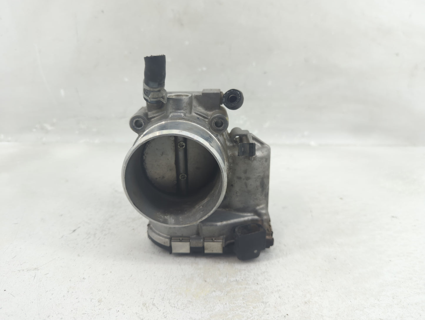 2015-2019 Hyundai Sonata Throttle Body P/N:35100-2G600 Fits Fits 2015 2016 2017 2018 2019 2020 2021 OEM Used Auto Parts - Oe