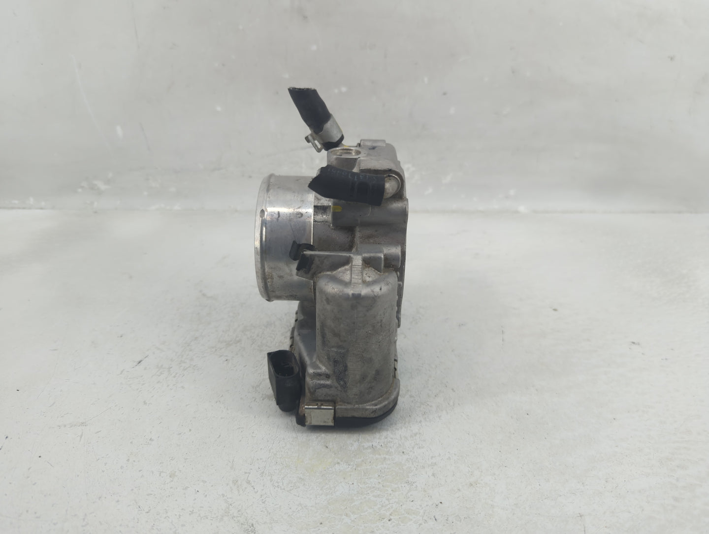 2015-2019 Hyundai Sonata Throttle Body P/N:35100-2G600 Fits Fits 2015 2016 2017 2018 2019 2020 2021 OEM Used Auto Parts - Oe
