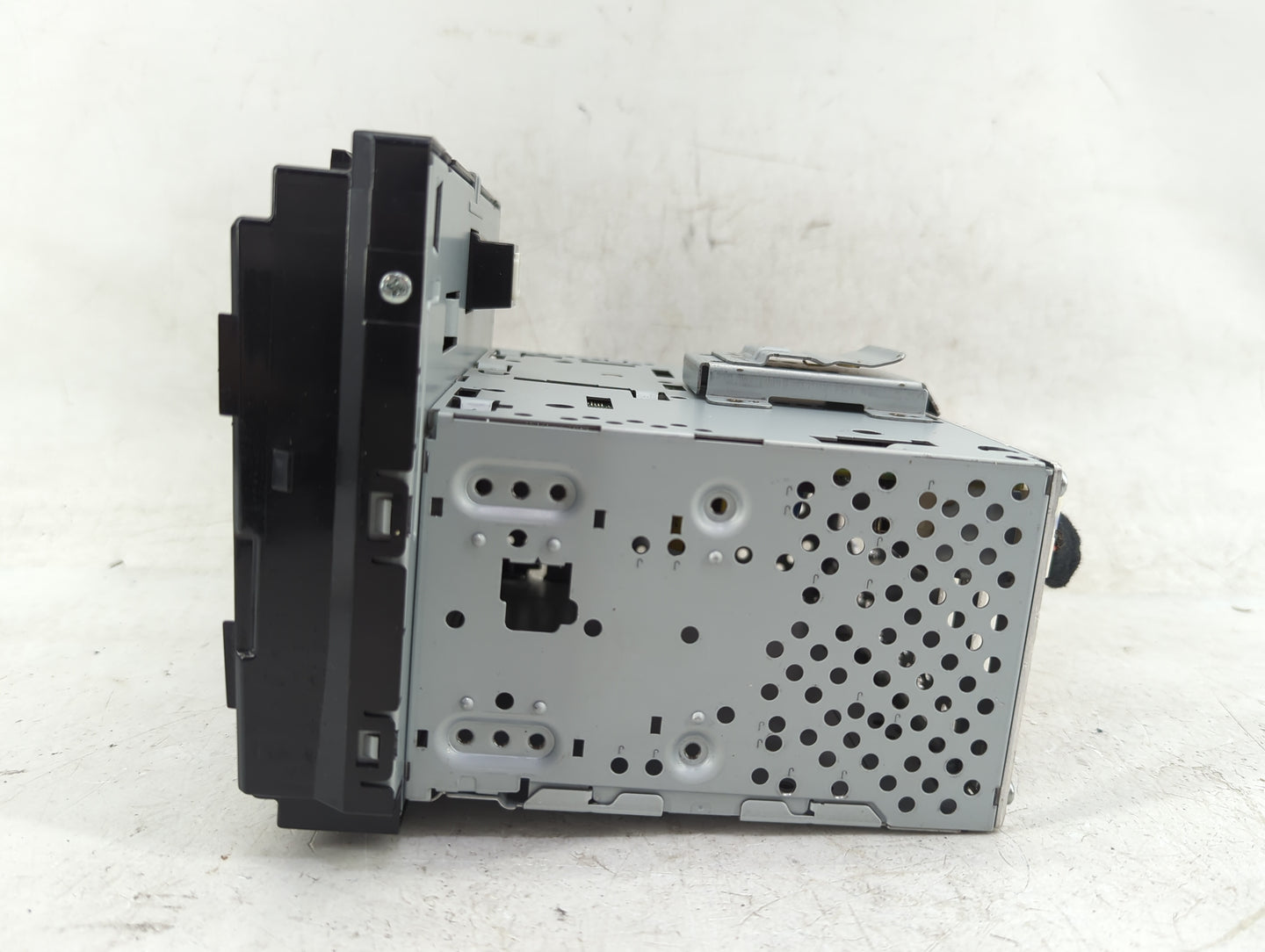 2018-2019 Hyundai Sonata Radio AM FM Cd Player Receiver Replacement P/N:96160C2UA04X Fits Fits 2018 2019 OEM Used Auto Parts