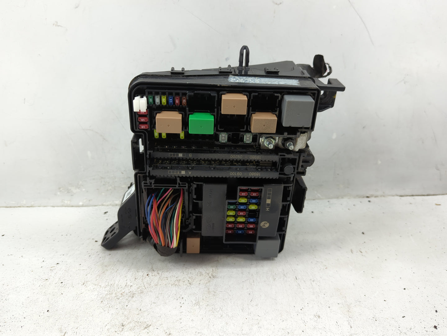 2018-2019 Hyundai Sonata Fusebox Fuse Box Panel Relay Module P/N:6423-0102-7-000 Fits Fits 2018 2019 OEM Used Auto Parts - O