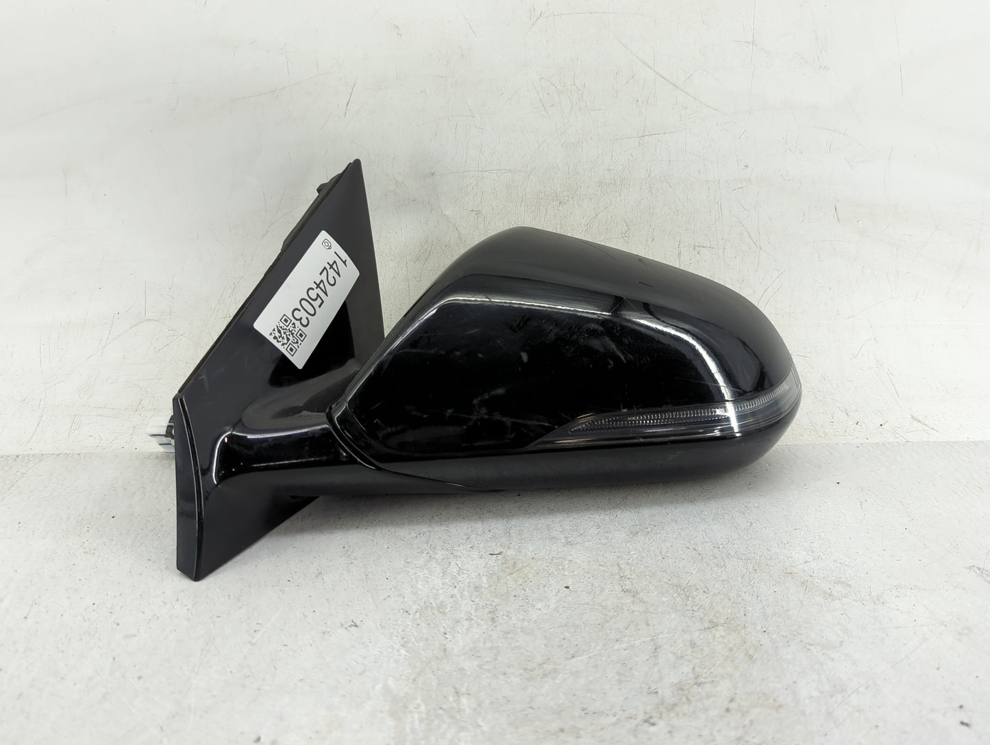 2018-2019 Hyundai Sonata Driver Side View Mirror - Left Door Mirror OEM Used - Oemusedautoparts1.com
