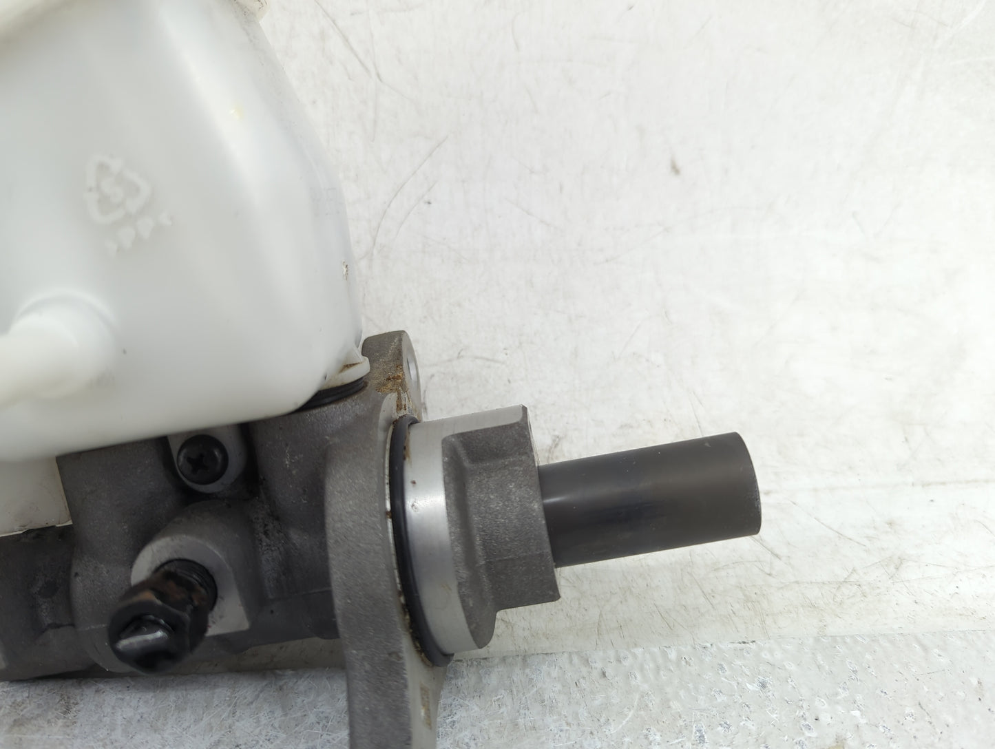2015-2019 Hyundai Sonata Brake Master Cylinder 1451094 - Oemusedautoparts1.com