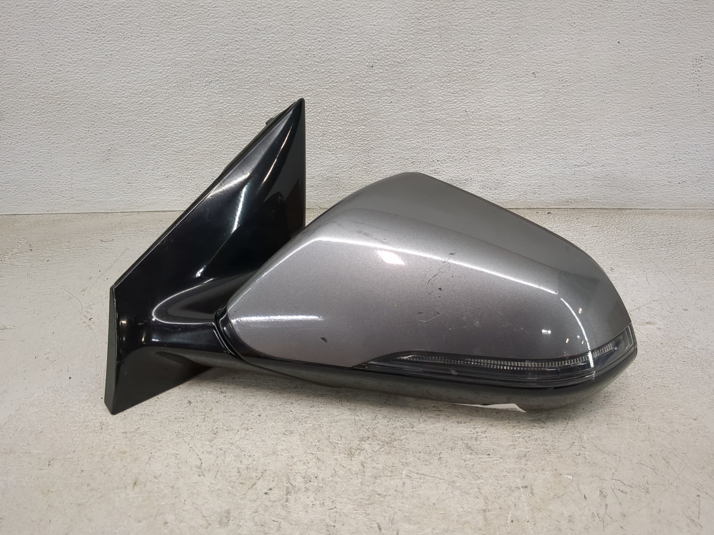 2018-2019 Hyundai Sonata Driver Side View Mirror - Left Door Mirror OEM Used - Oemusedautoparts1.com