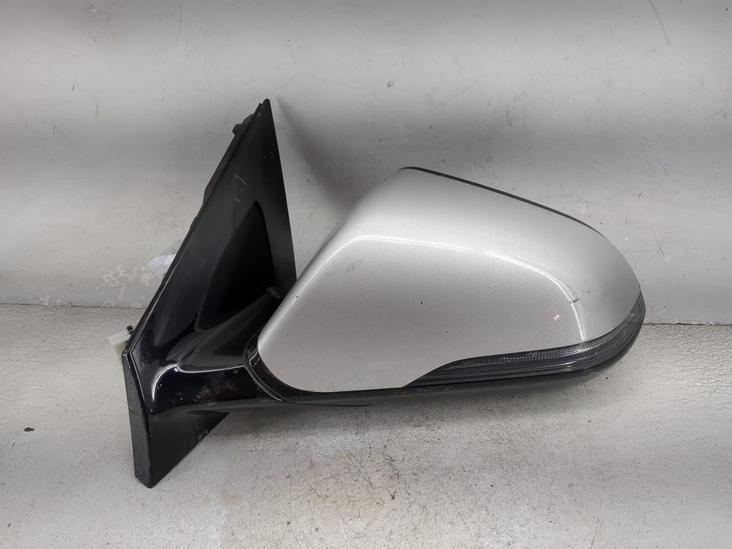 2018-2019 Hyundai Sonata Driver Side View Mirror - Left Door Mirror OEM Used - Oemusedautoparts1.com