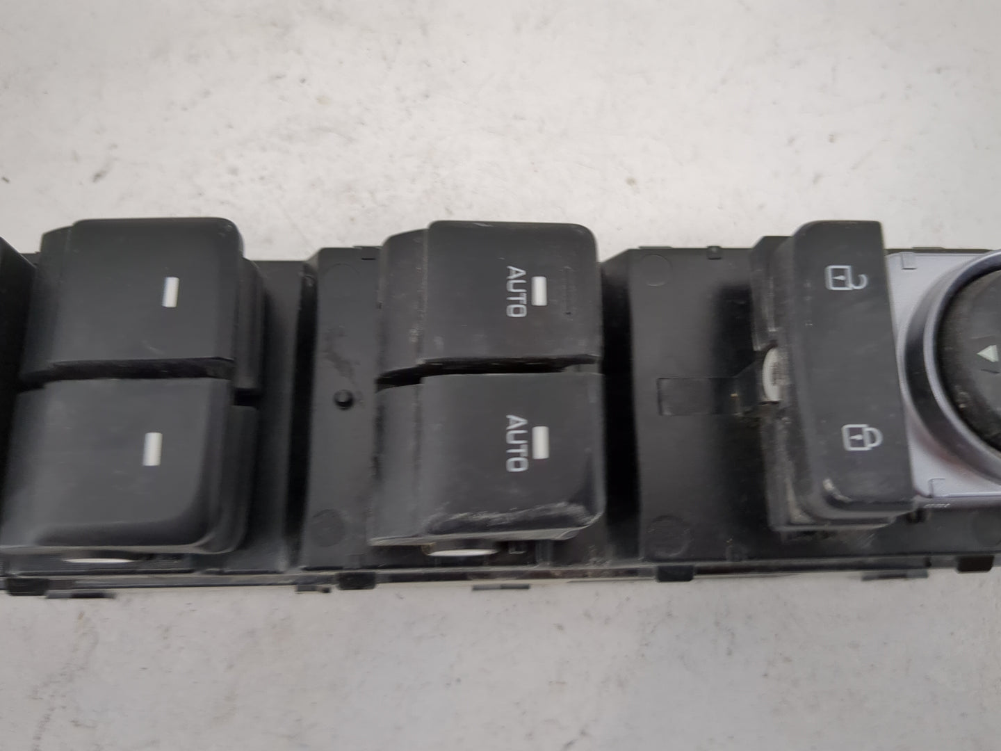 2015-2019 Hyundai Sonata Master Power Window Switch Replacement Driver Side Left P/N:93570-E6200VCA Fits OEM Used Auto Parts