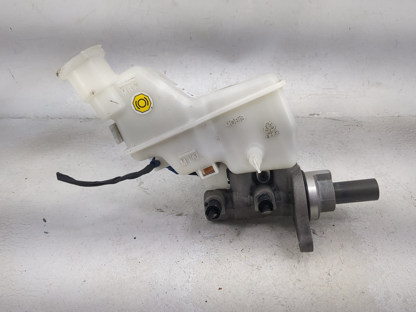2015-2019 Hyundai Sonata Brake Master Cylinder 1490565 - Oemusedautoparts1.com