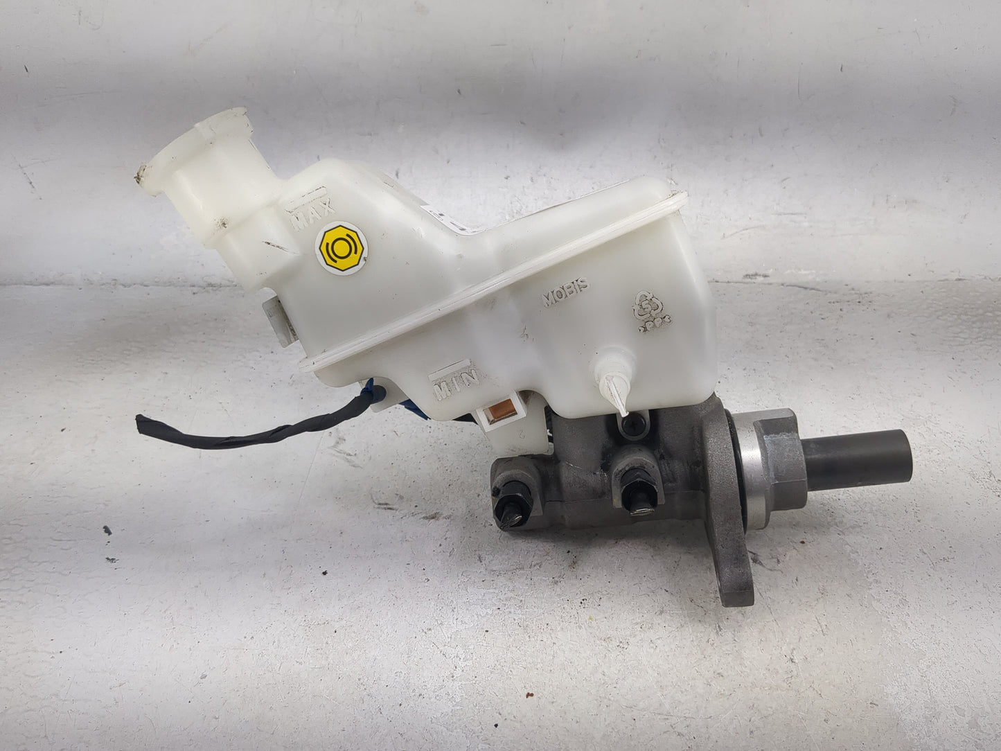 2015-2019 Hyundai Sonata Brake Master Cylinder 1490565 - Oemusedautoparts1.com