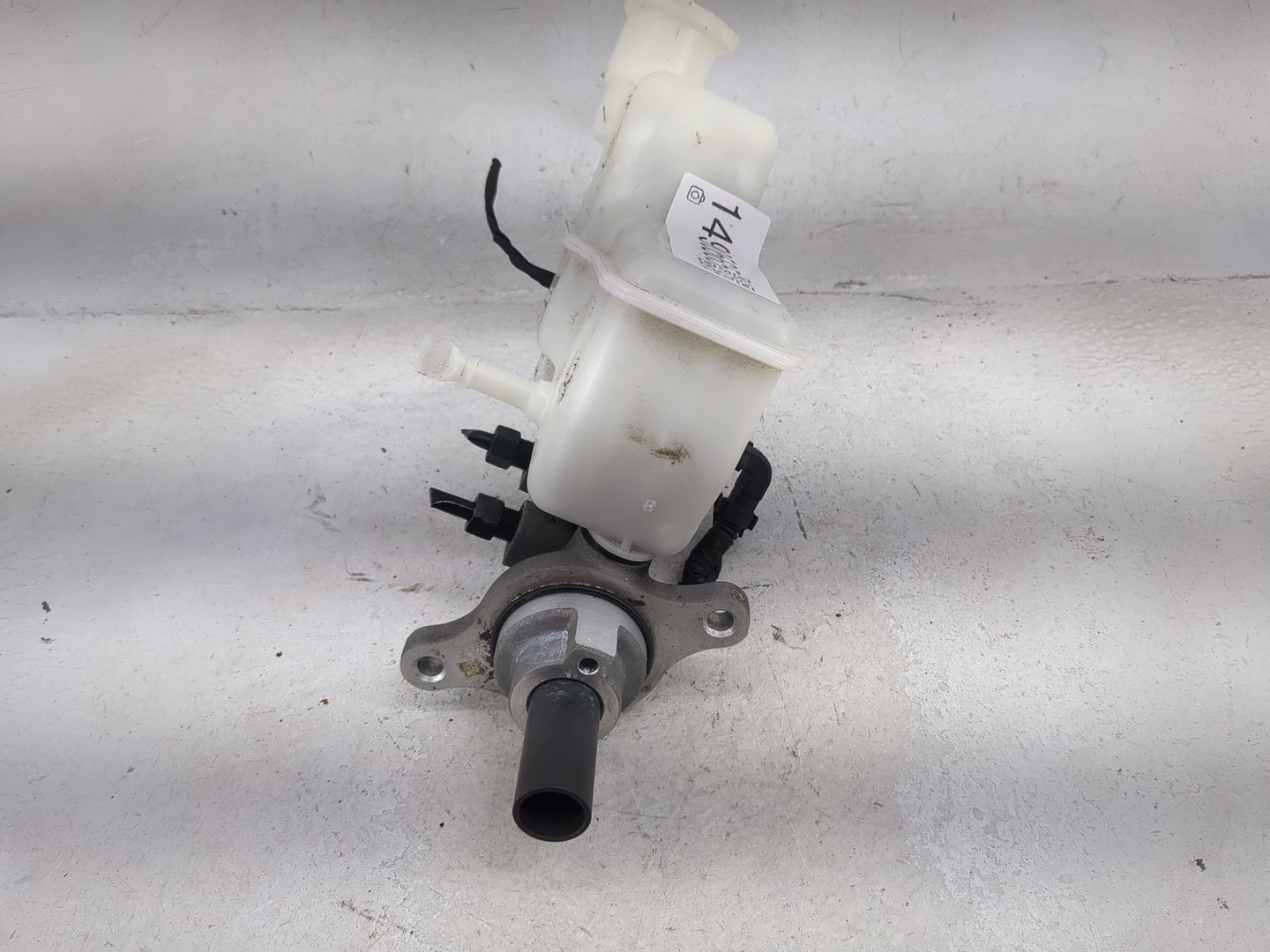 2015-2019 Hyundai Sonata Brake Master Cylinder 1490565 - Oemusedautoparts1.com