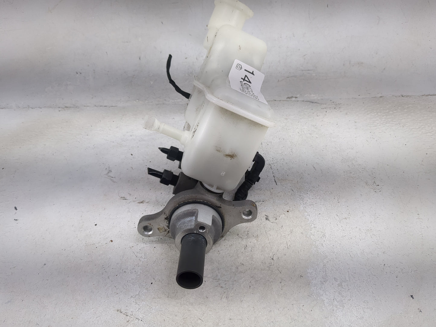 2015-2019 Hyundai Sonata Brake Master Cylinder 1490565 - Oemusedautoparts1.com
