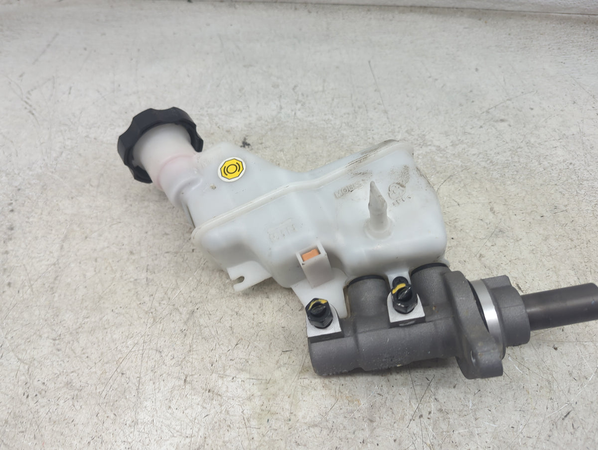 2015-2019 Hyundai Sonata Brake Master Cylinder 1498409 - Oemusedautoparts1.com