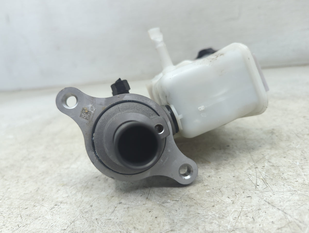 2015-2019 Hyundai Sonata Brake Master Cylinder 1498409 - Oemusedautoparts1.com