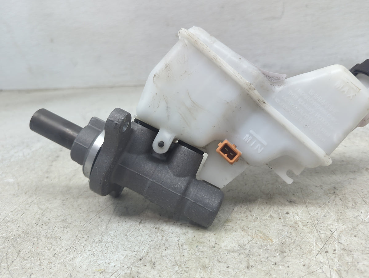 2015-2019 Hyundai Sonata Brake Master Cylinder 1498409 - Oemusedautoparts1.com
