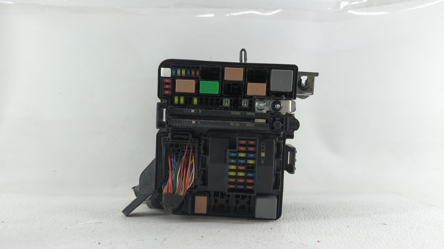 2018-2019 Hyundai Sonata Fusebox Fuse Box Panel Relay Module P/N:6423-0102-7-000 912A0-C2371LA Fits Fits 2018 2019 OEM Used 