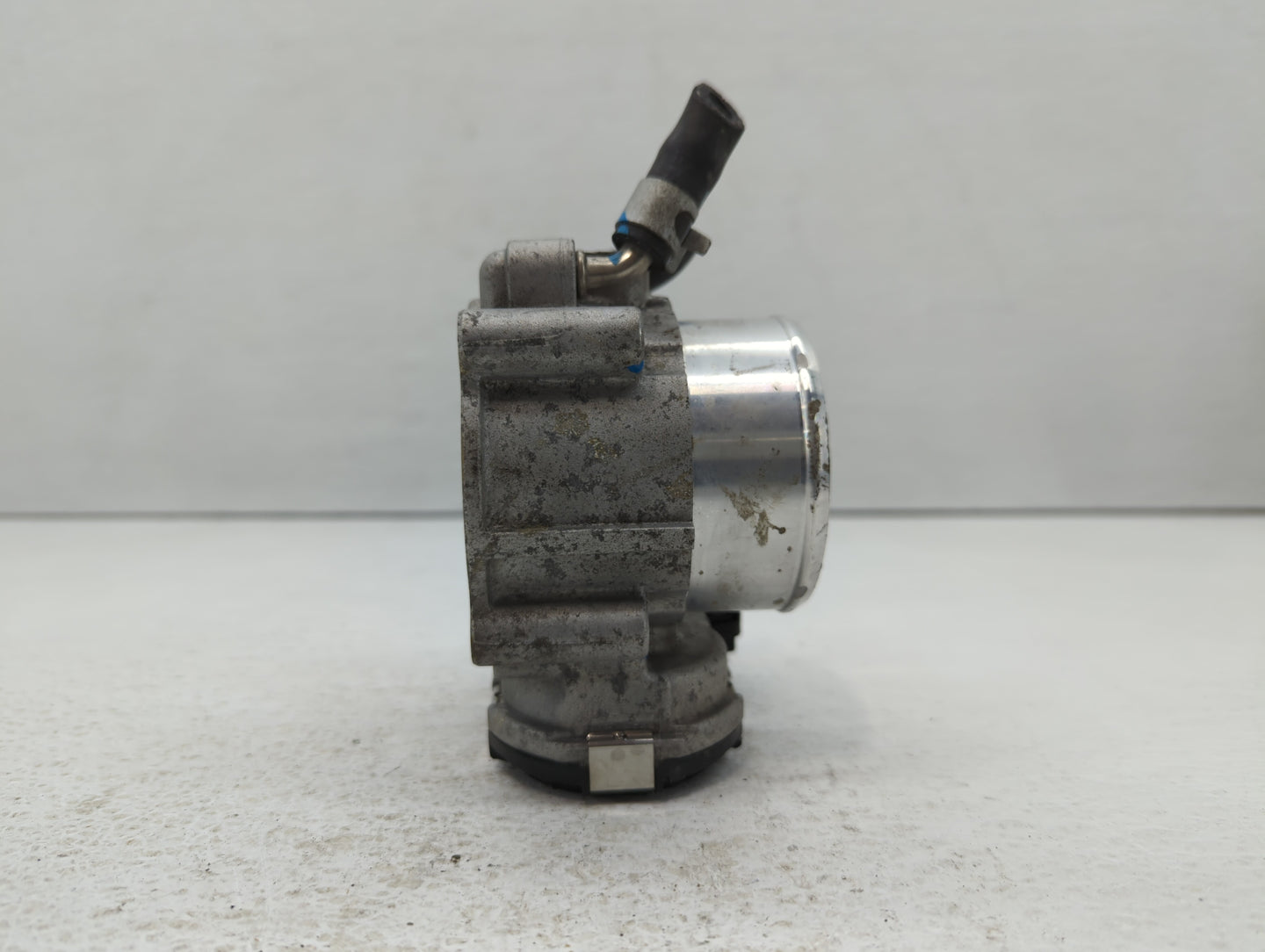 2015-2019 Hyundai Sonata Throttle Body P/N:35100-2G600 Fits Fits 2015 2016 2017 2018 2019 2020 2021 OEM Used Auto Parts - Oe