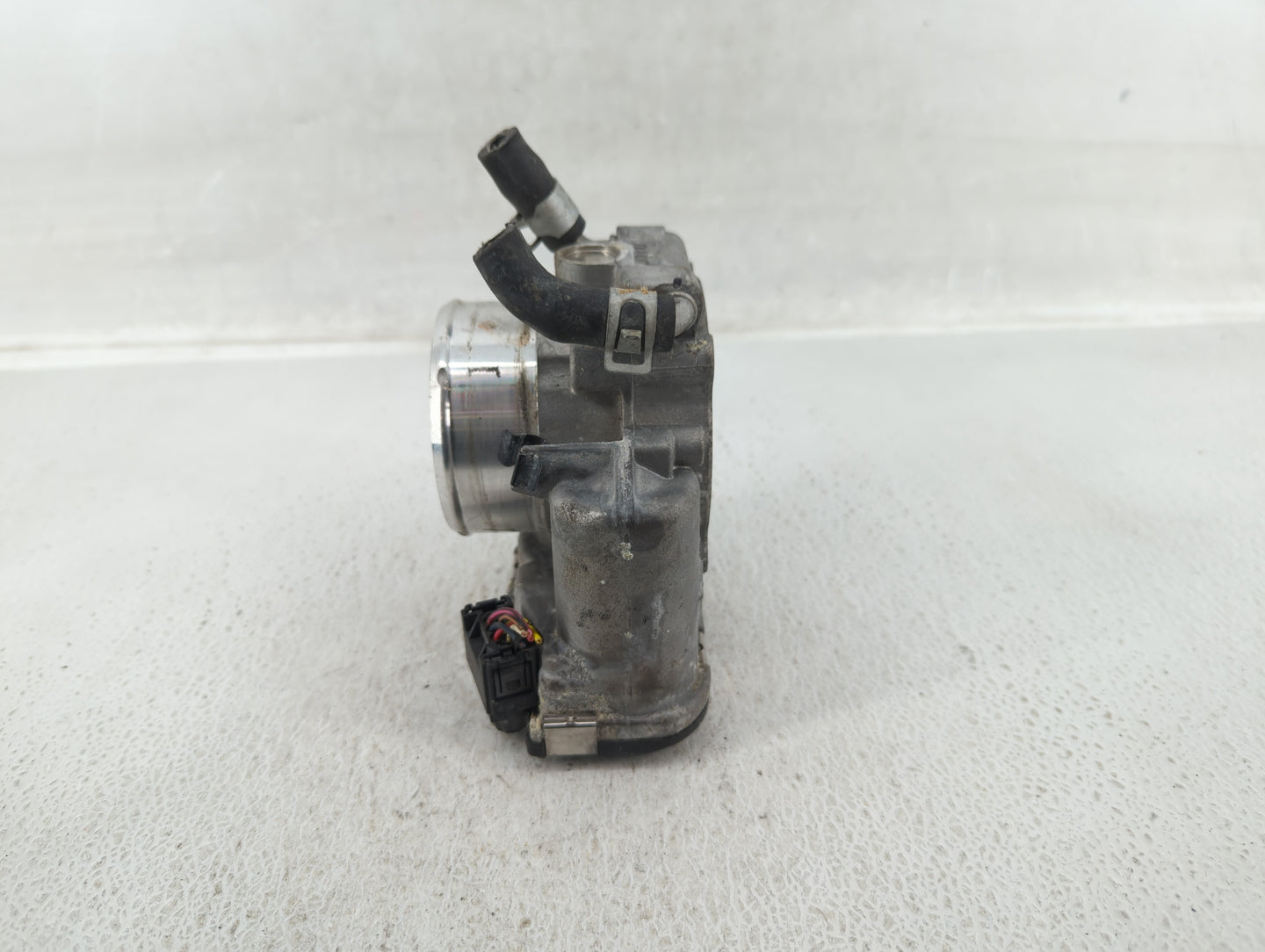 2015-2019 Hyundai Sonata Throttle Body P/N:35100-2G600 Fits Fits 2015 2016 2017 2018 2019 2020 2021 OEM Used Auto Parts - Oe