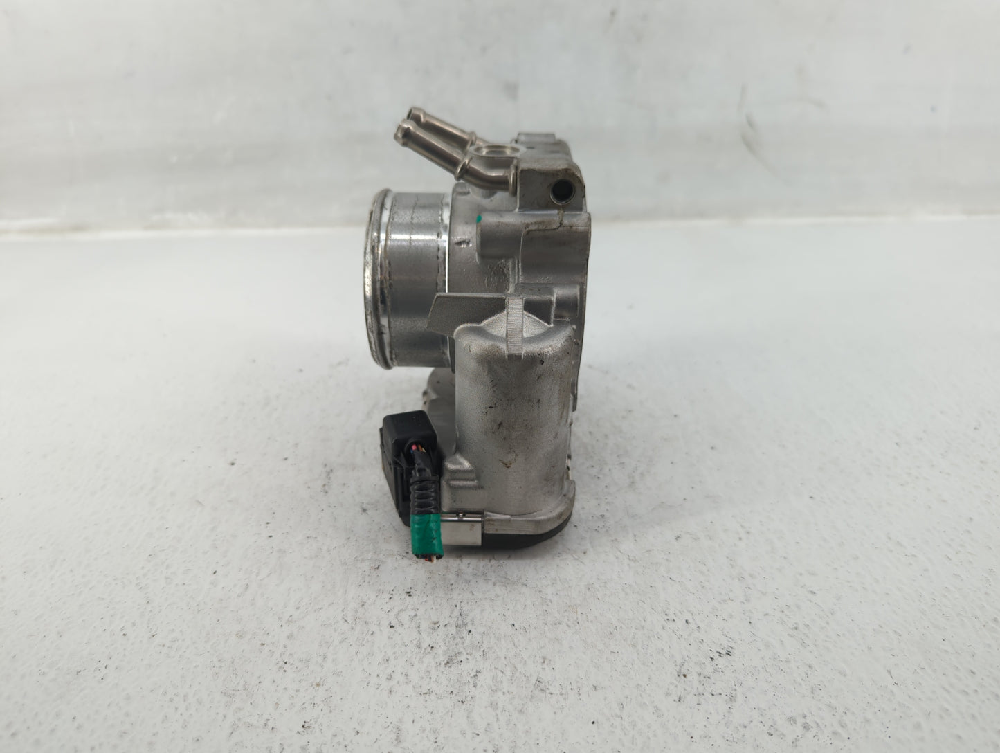 2015-2019 Hyundai Sonata Throttle Body P/N:35100-2G610 Fits Fits 2015 2016 2017 2018 2019 2020 2021 OEM Used Auto Parts - Oe
