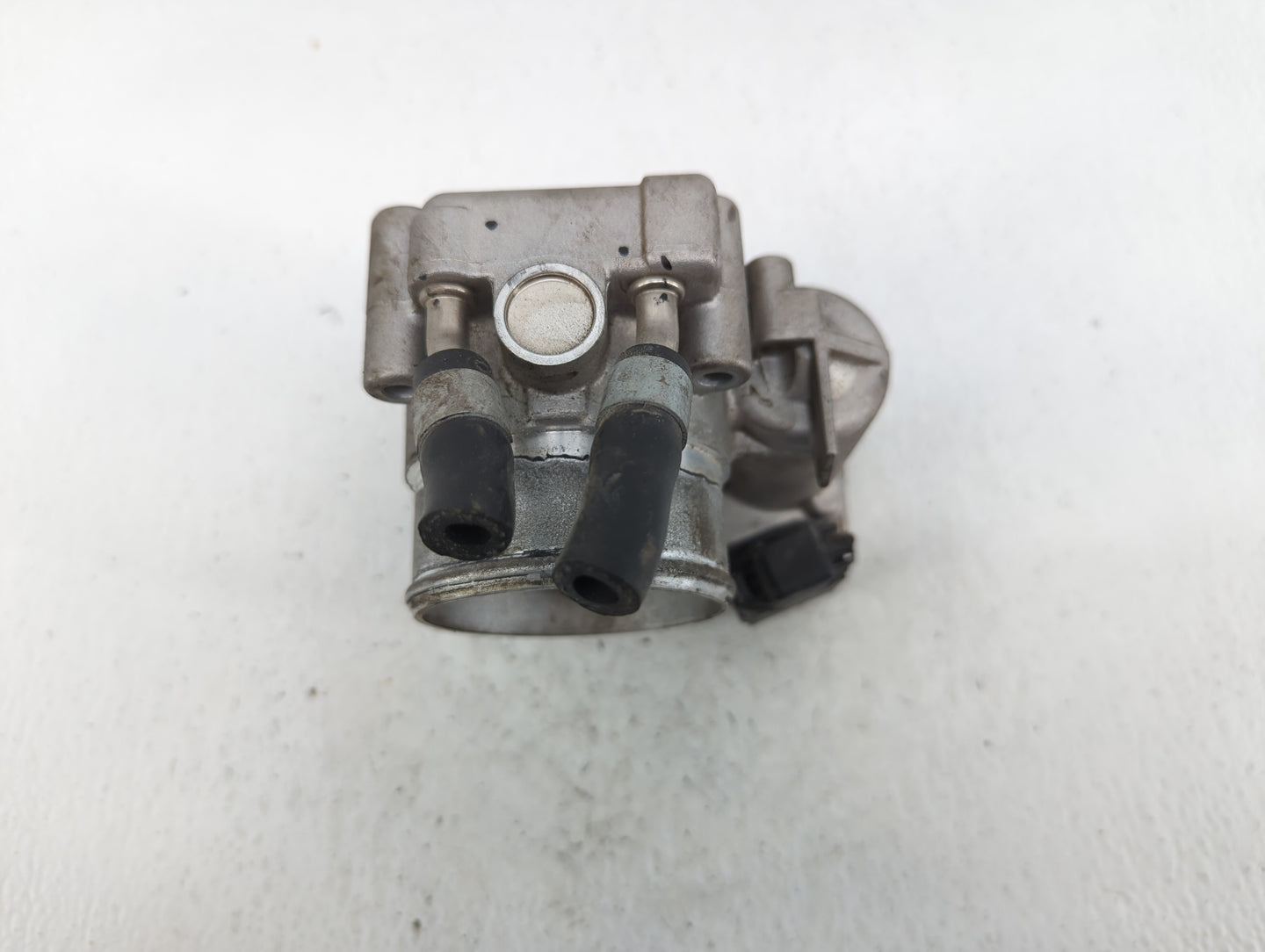2015-2019 Hyundai Sonata Throttle Body P/N:35100-2G610 Fits Fits 2015 2016 2017 2018 2019 2020 2021 OEM Used Auto Parts - Oe