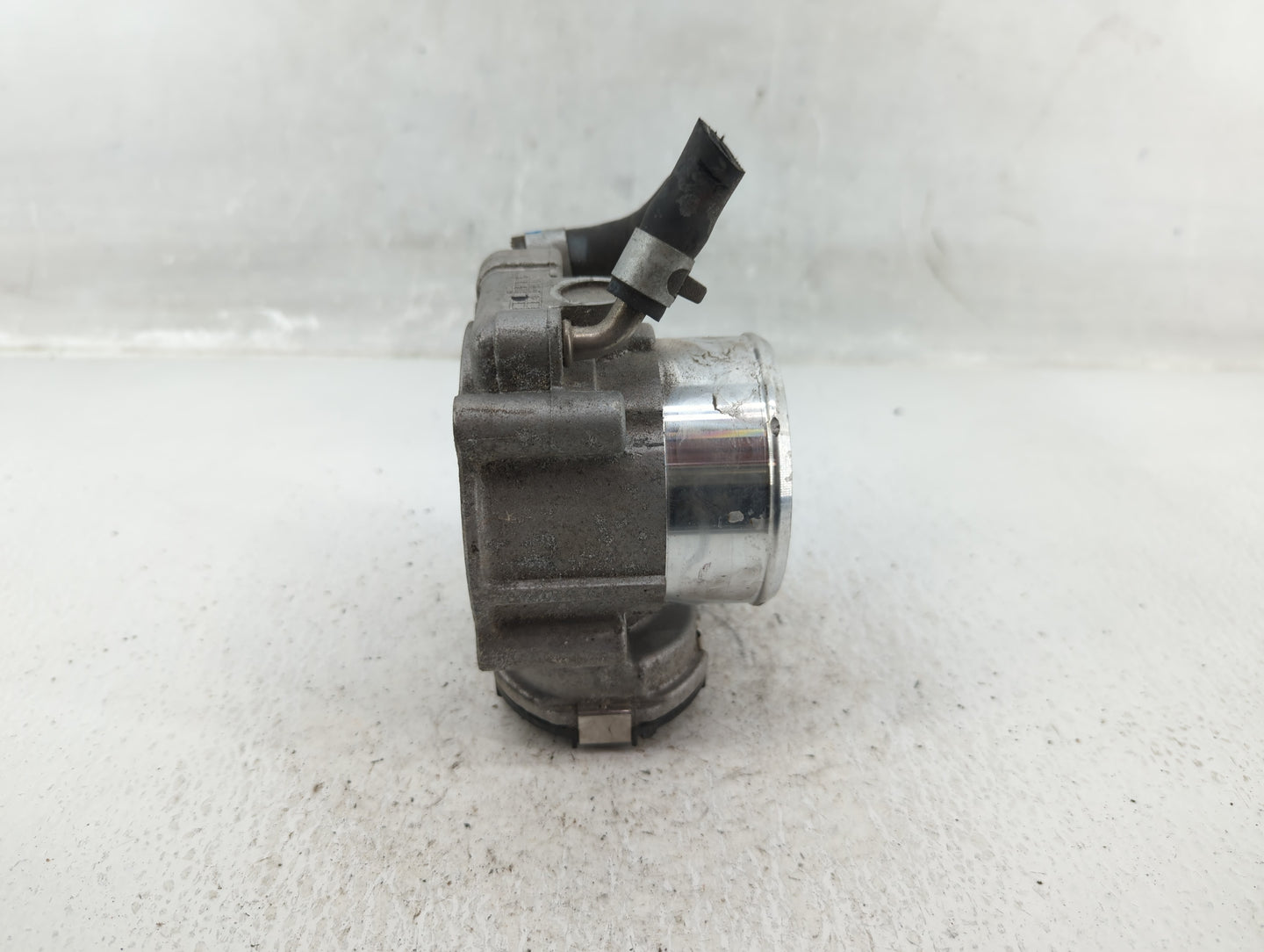2015-2019 Hyundai Sonata Throttle Body P/N:35100-2G600 Fits Fits 2015 2016 2017 2018 2019 2020 2021 OEM Used Auto Parts - Oe