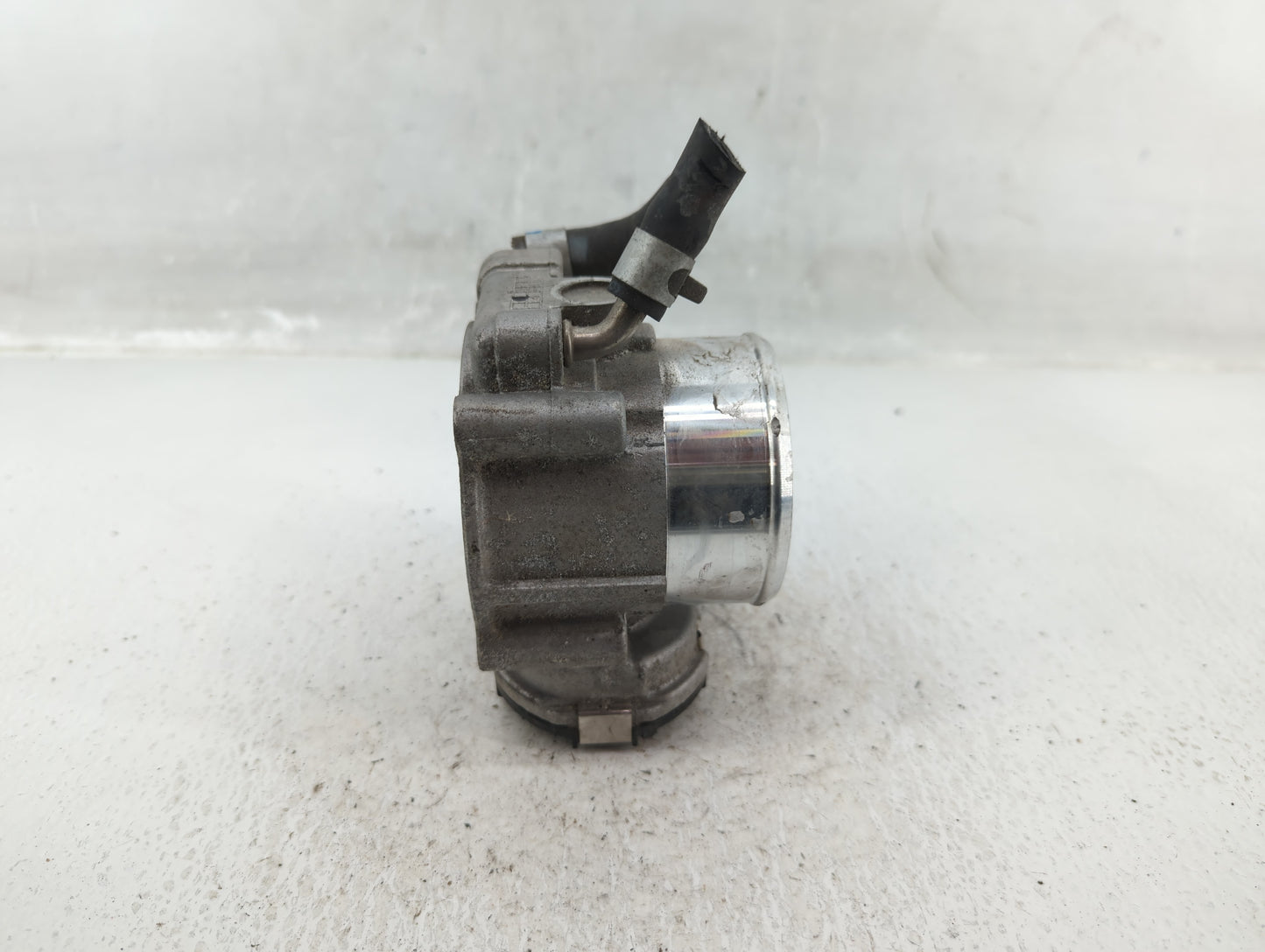 2015-2019 Hyundai Sonata Throttle Body P/N:35100-2G600 Fits Fits 2015 2016 2017 2018 2019 2020 2021 OEM Used Auto Parts - Oe