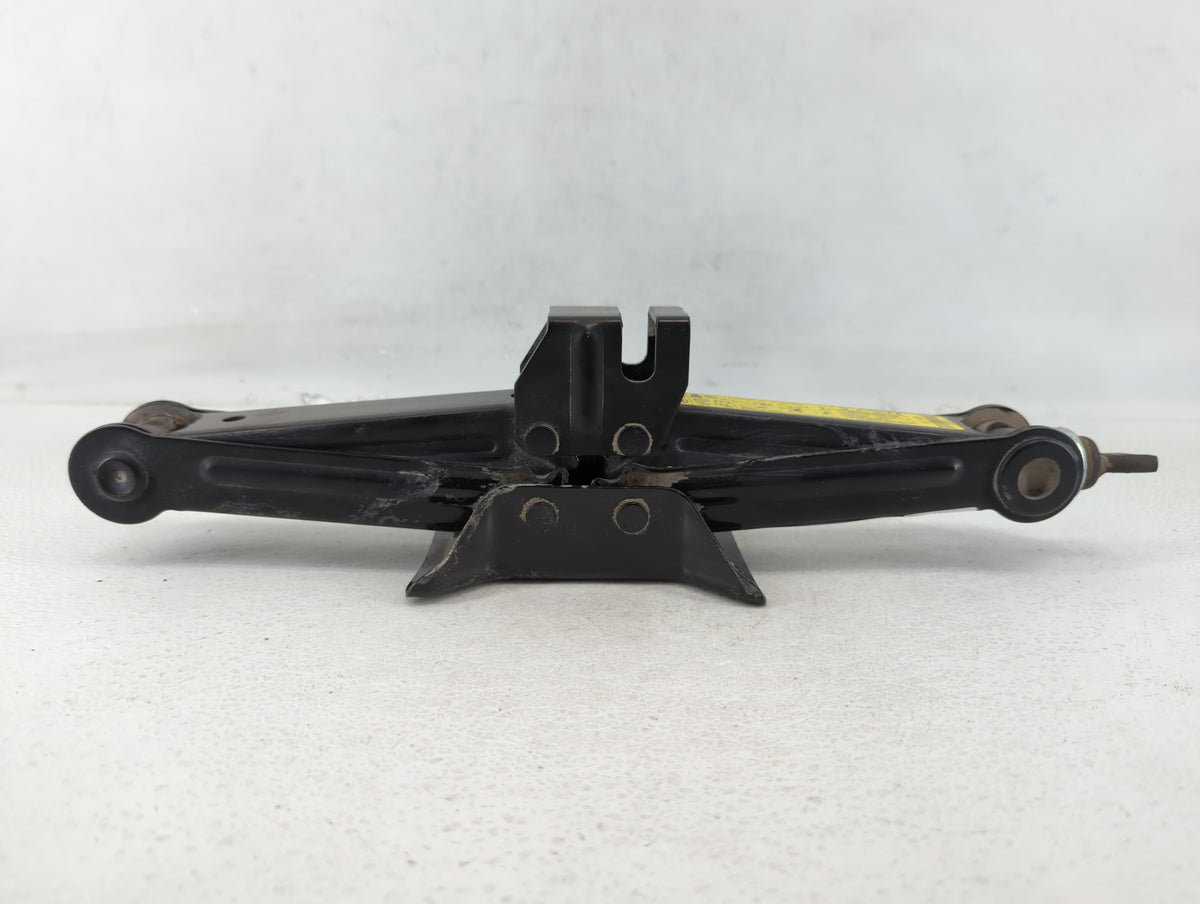 2019 Hyundai Sonata Spare Scissor Car Jack 595905 - Oemusedautoparts1.com