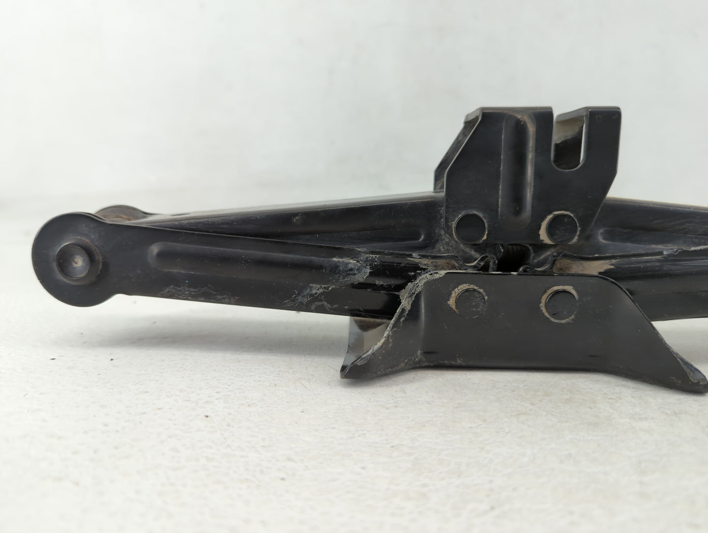 2019 Hyundai Sonata Spare Scissor Car Jack 595905 - Oemusedautoparts1.com