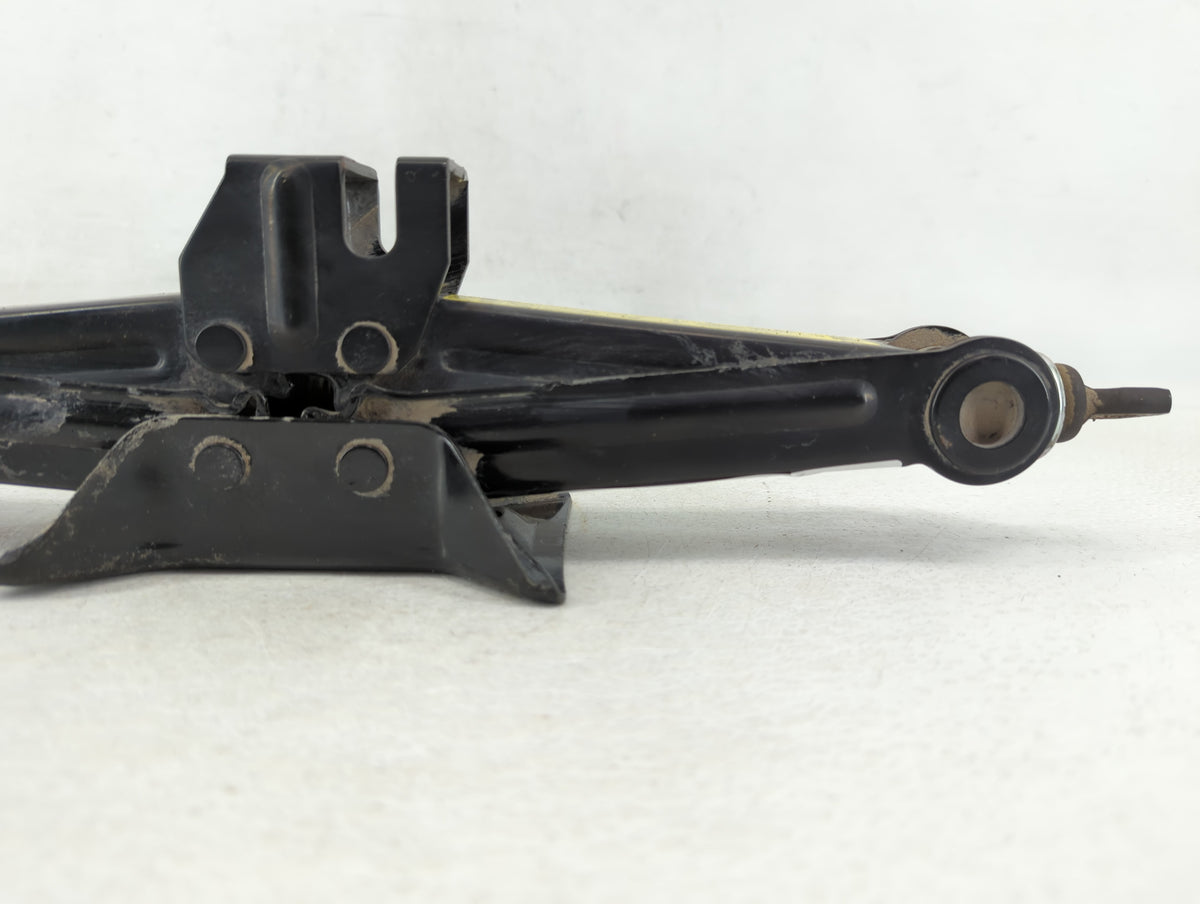 2019 Hyundai Sonata Spare Scissor Car Jack 595905 - Oemusedautoparts1.com