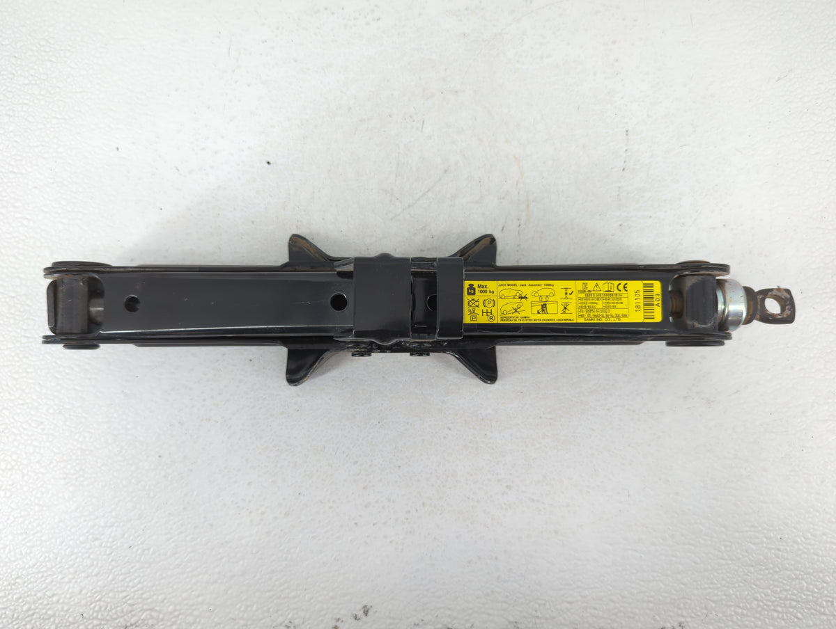 2019 Hyundai Sonata Spare Scissor Car Jack 595905 - Oemusedautoparts1.com