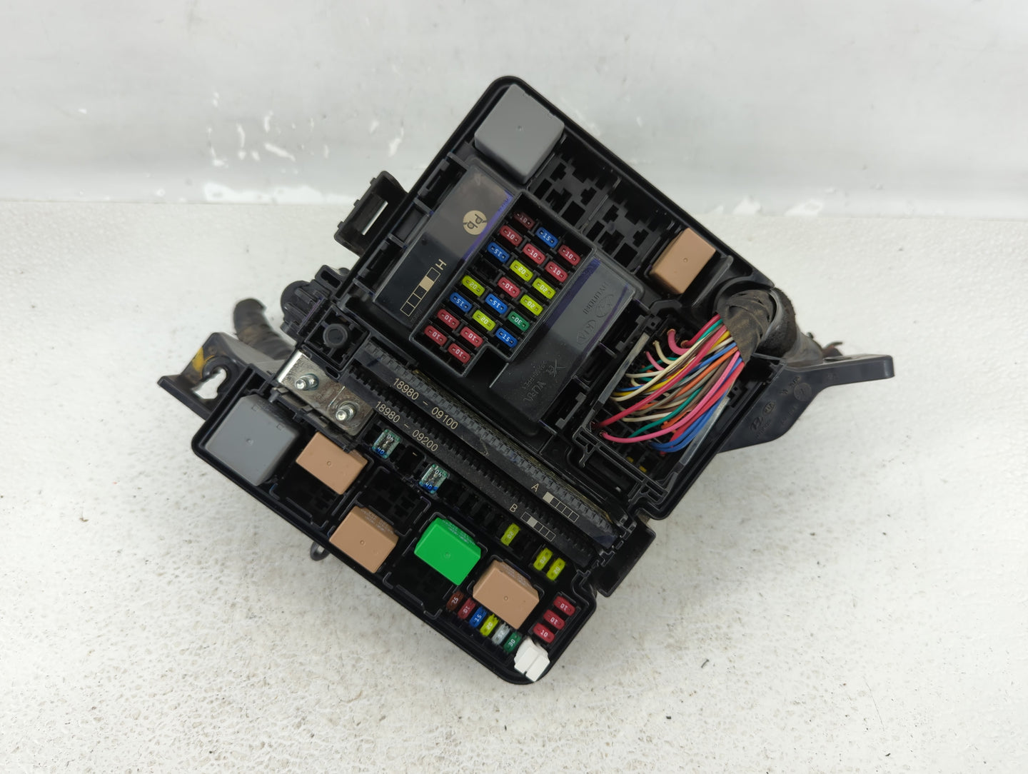 2018-2019 Hyundai Sonata Fusebox Fuse Box Panel Relay Module P/N:6423-0102-7-000 Fits Fits 2018 2019 OEM Used Auto Parts - O