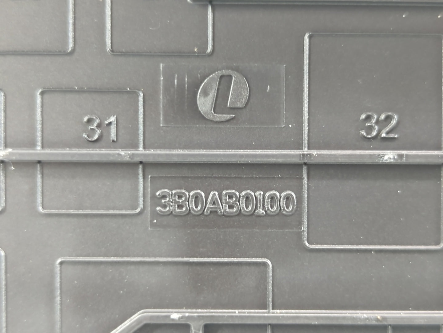 2018-2019 Hyundai Sonata Fusebox Fuse Box Panel Relay Module P/N:3B0AB0100 BT4T-14A003-AA Fits Fits 2018 2019 OEM Used Auto 