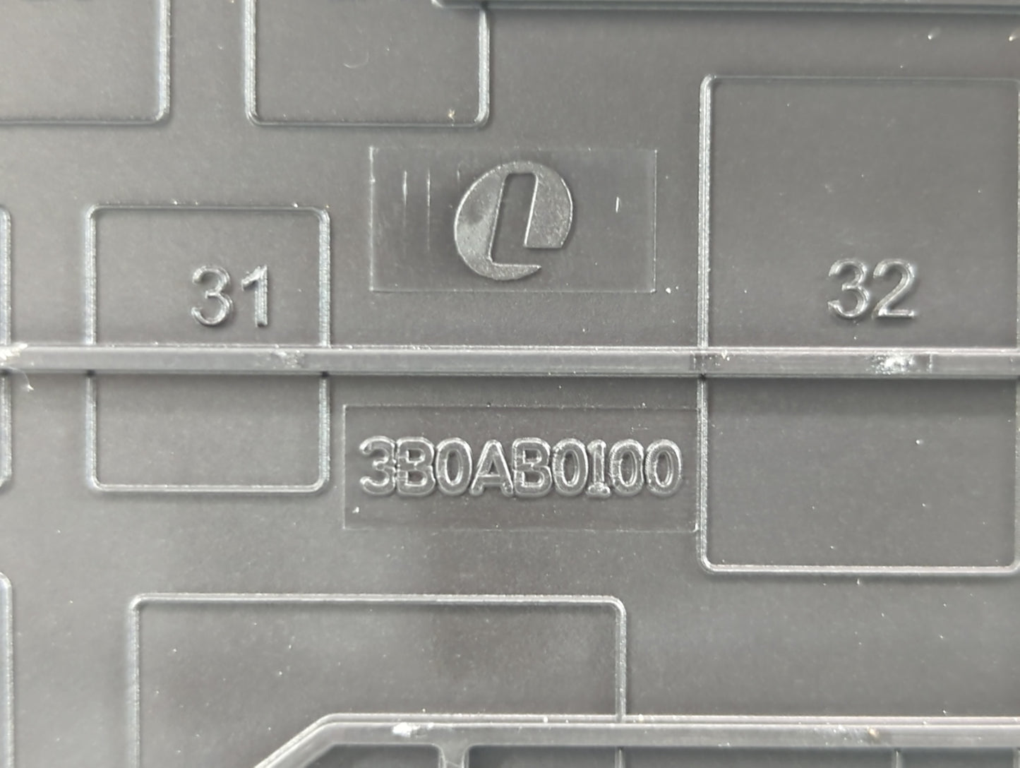 2018-2019 Hyundai Sonata Fusebox Fuse Box Panel Relay Module P/N:3B0AB0100 BT4T-14A003-AA Fits Fits 2018 2019 OEM Used Auto 