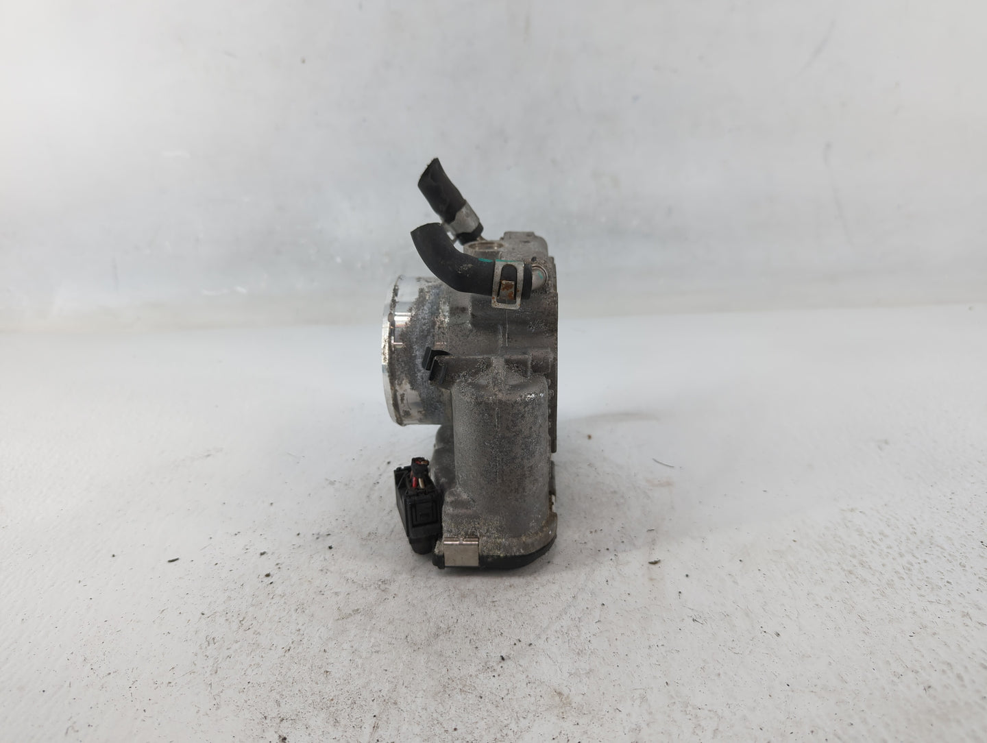 2015-2019 Hyundai Sonata Throttle Body P/N:35100-2G600 Fits Fits 2015 2016 2017 2018 2019 2020 2021 OEM Used Auto Parts - Oe